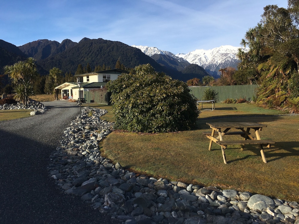 Glacier View Motel 57/68