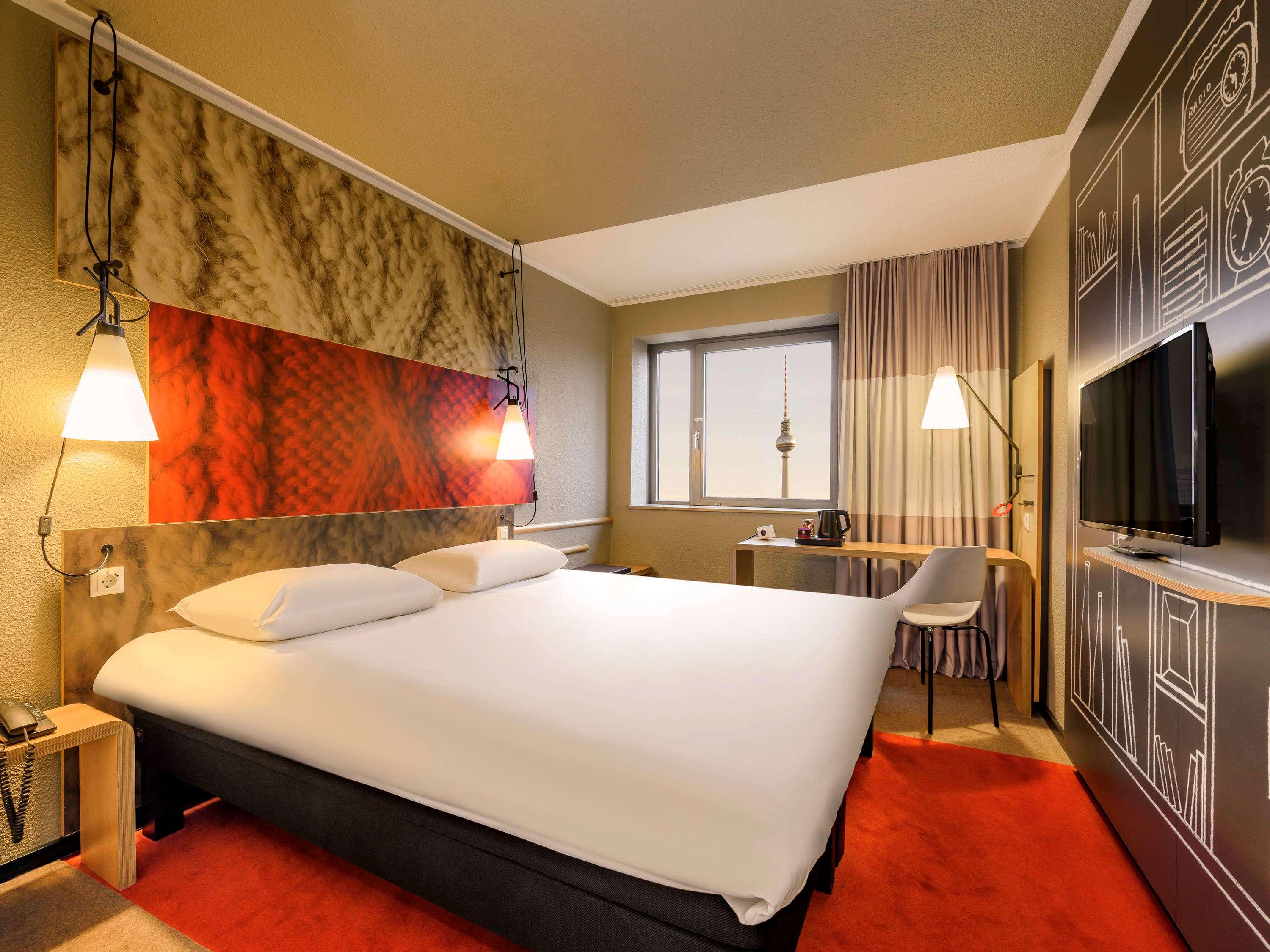 SUPERIOR, DOUBLE BED, CITY VIEW