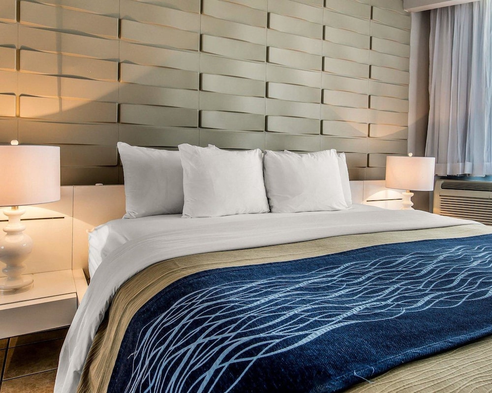 Comfort Inn & Suites Levittown PR 13/50