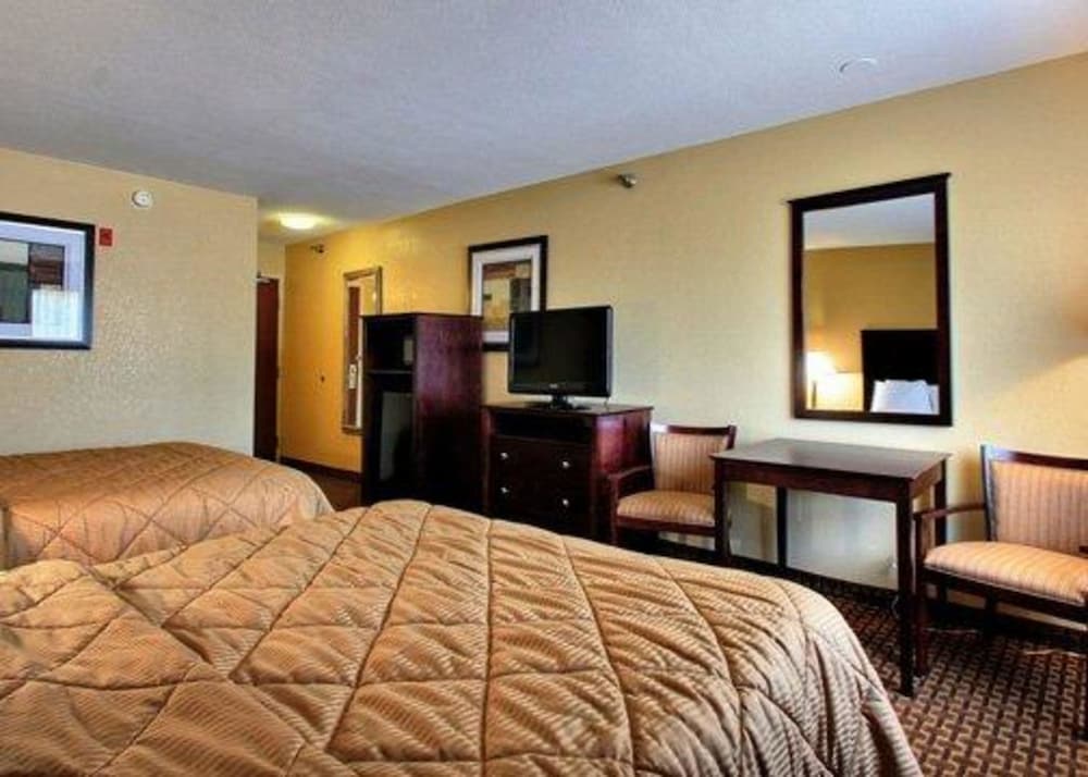 Quality Inn Des Moines North 12/27
