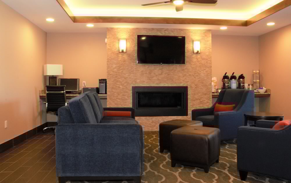 Comfort Inn Medford North 18/24