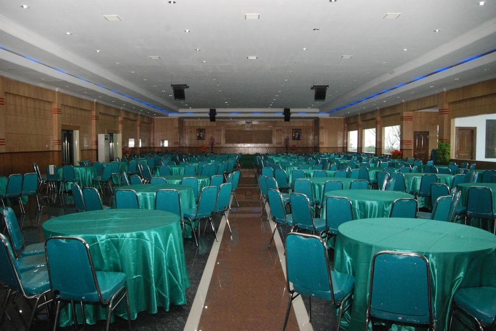 Sylvia Hotel Maumere 35/57