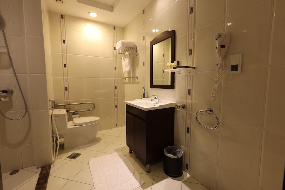 جناح بسرير كينج وسريرين منفصلين بغرفتين، ابراج الريان المكية(Al Rayyan Makiya Towers Hotel) 9/10