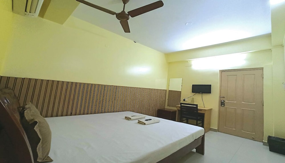 ROOM, DOUBLE BED