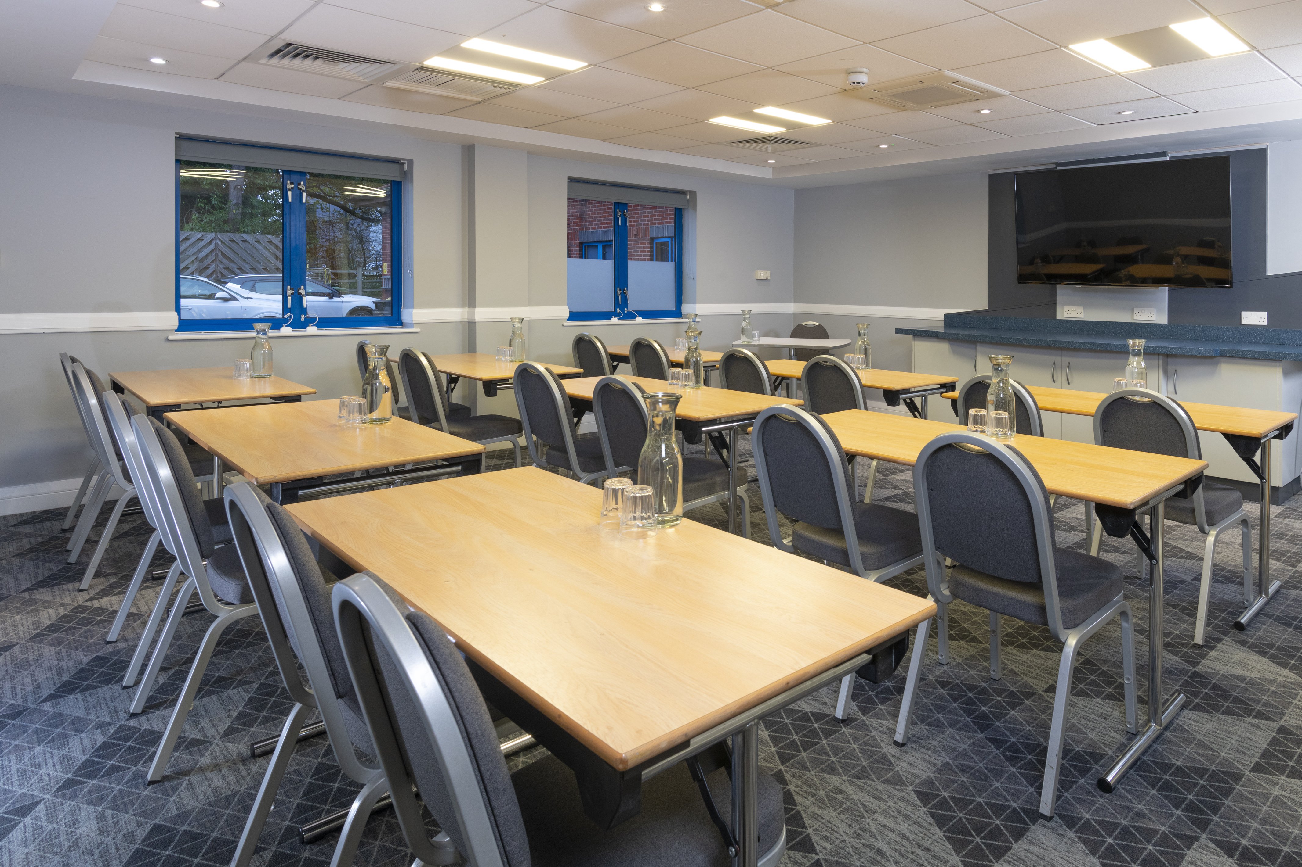 HOLIDAY INN EXPRESS BIRMINGHAM NEC 62/73