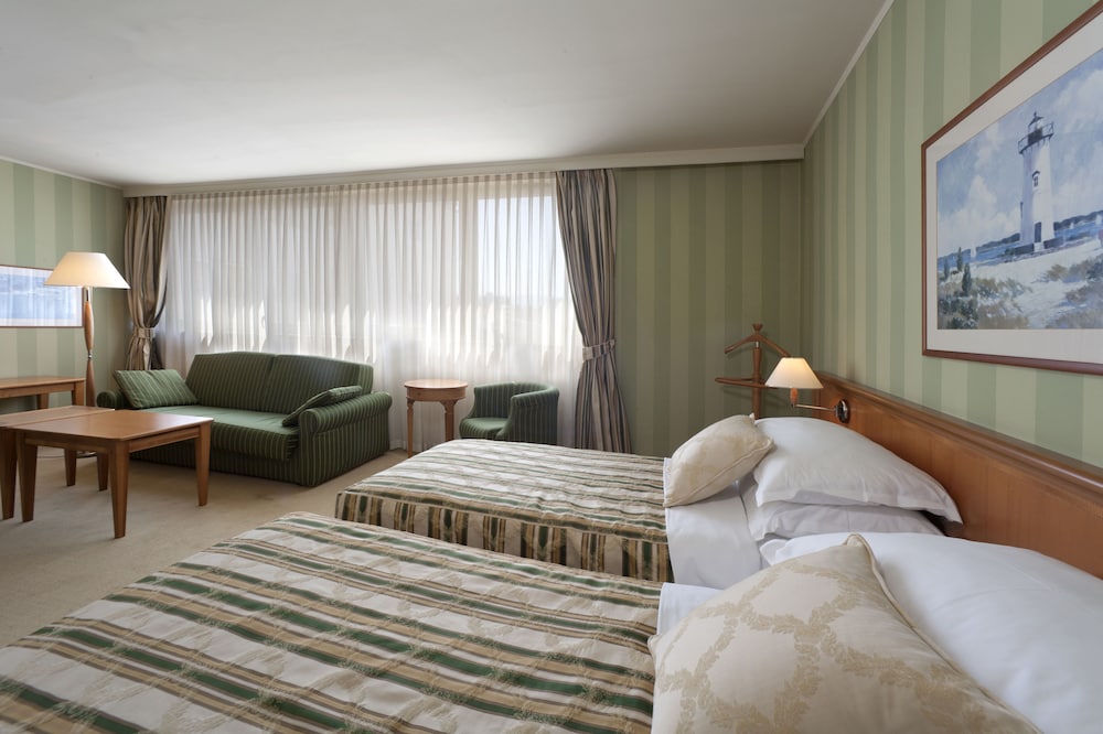 Grand Hotel Bonavia 28/74