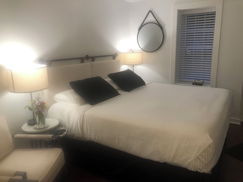 18 Vine Inn &amp; Carriage House 14/50