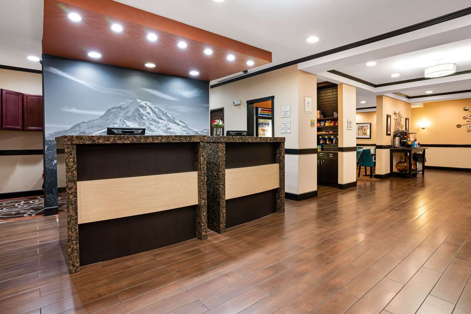 La Quinta Inn and Suites by Wyndham Auburn 1/19