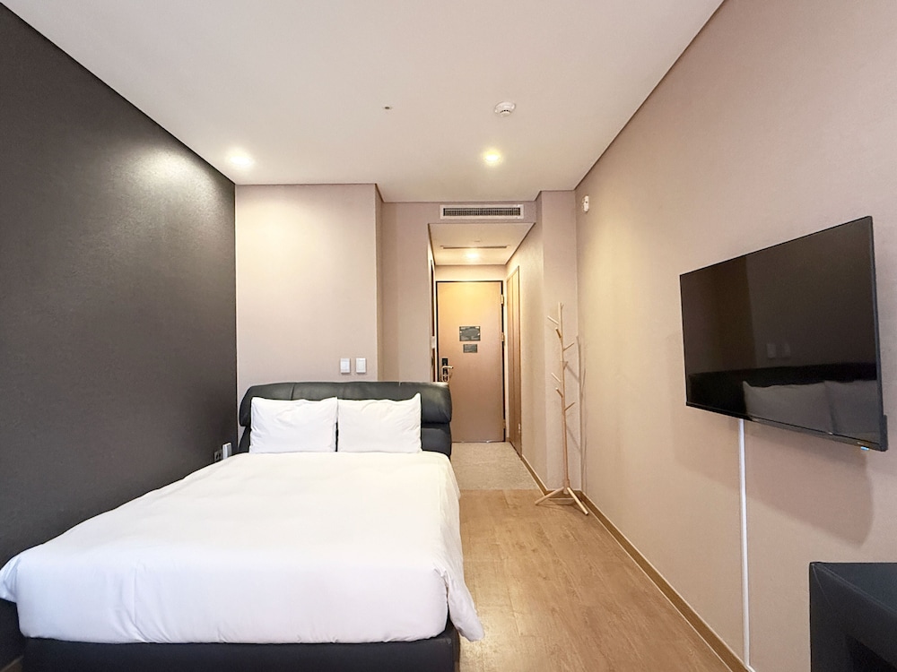 SUPERIOR, DOUBLE BED, BATHTUB