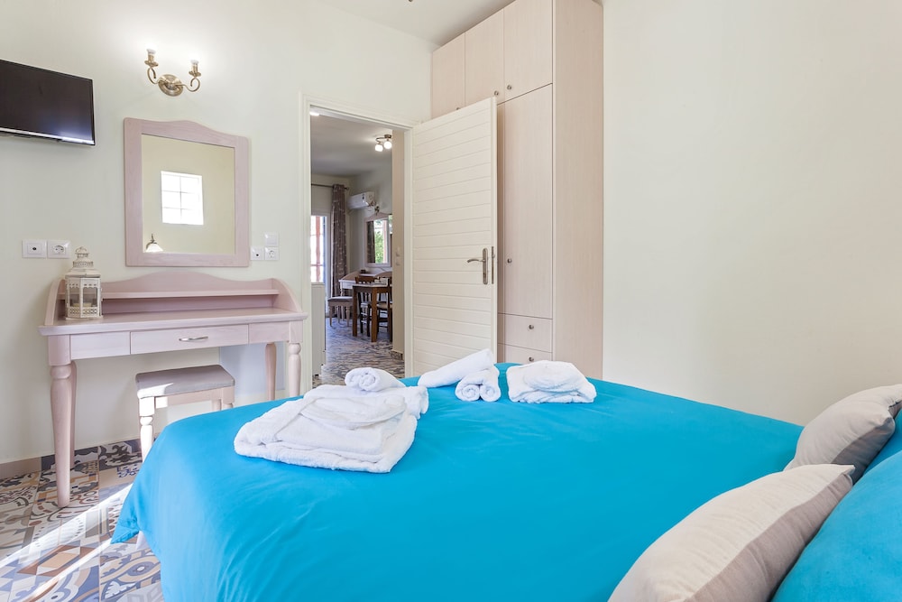 Stafylos Suites Boutique Hotel 12/50