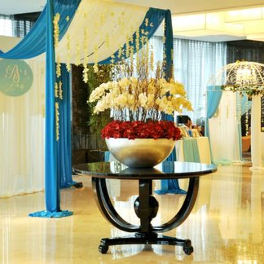 L Gem Hotel photo2