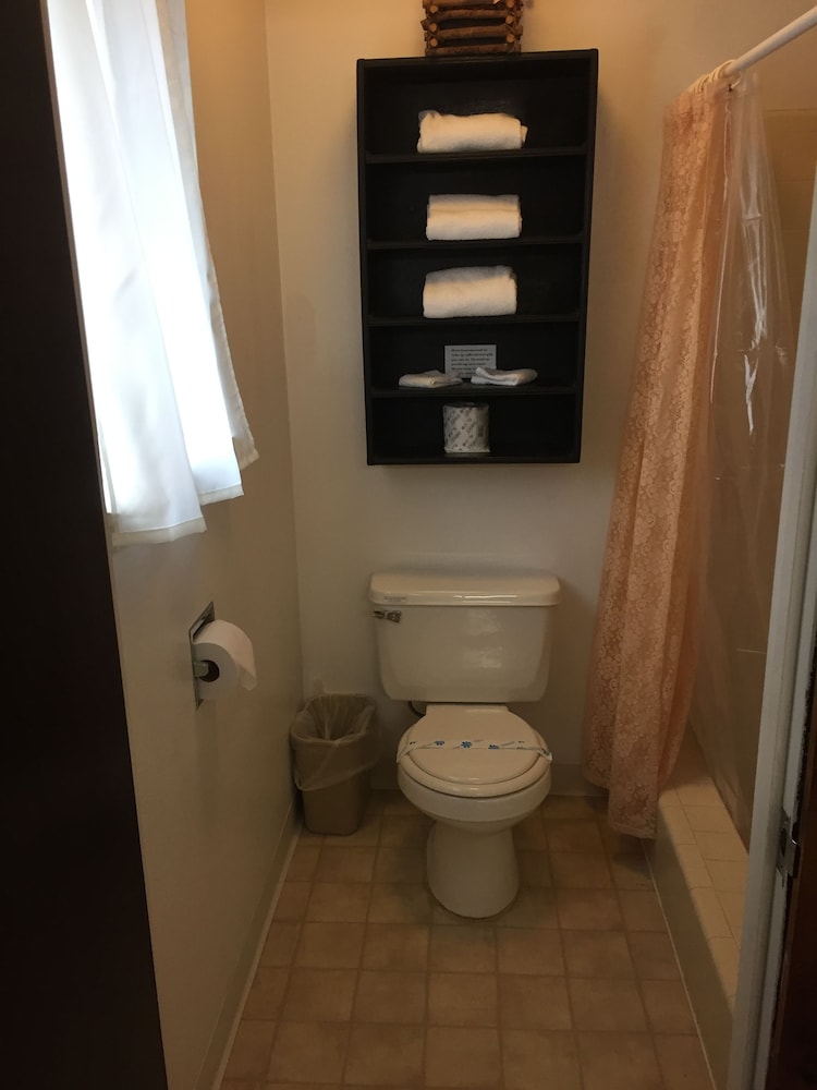 Holiday Lodge 33/66