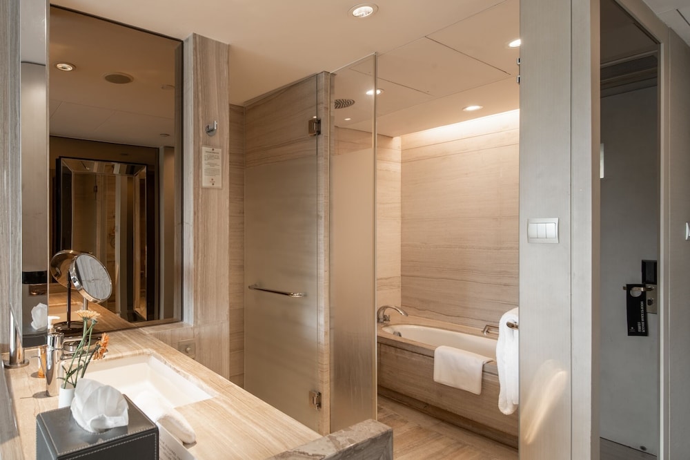 Grand Pacific Hotel Ningbo 50/50