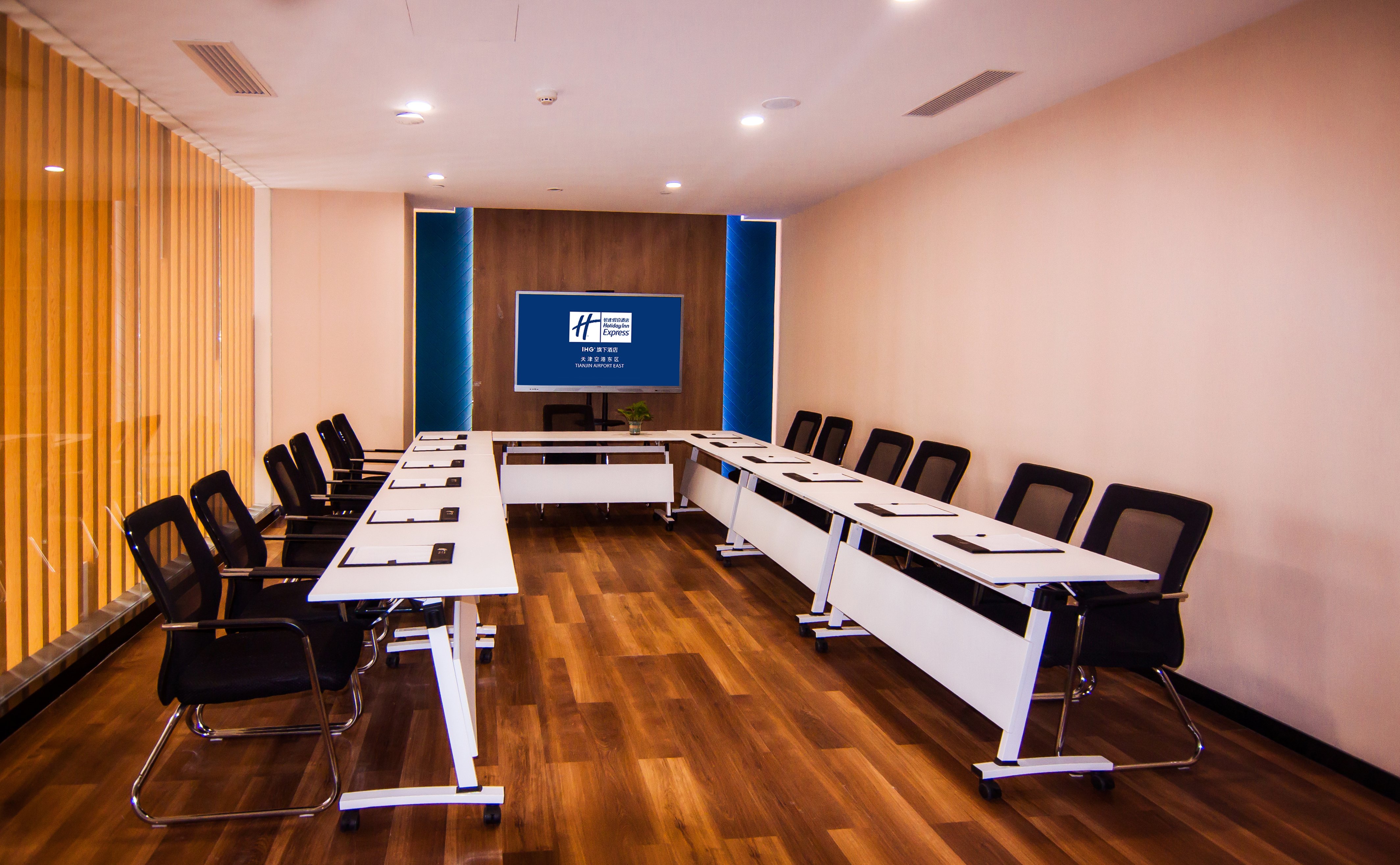Holiday Inn Express Tianjin Airport East 39/50
