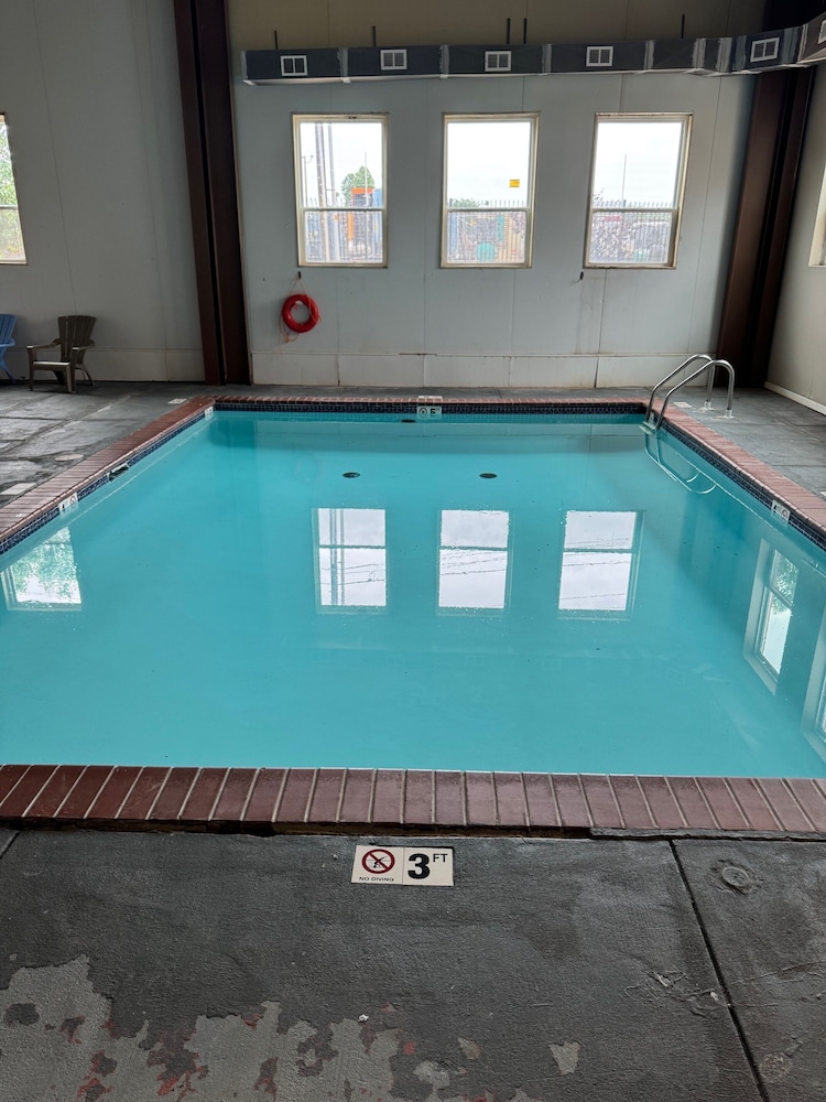 Super 8 by Wyndham Oklahoma City 10/20