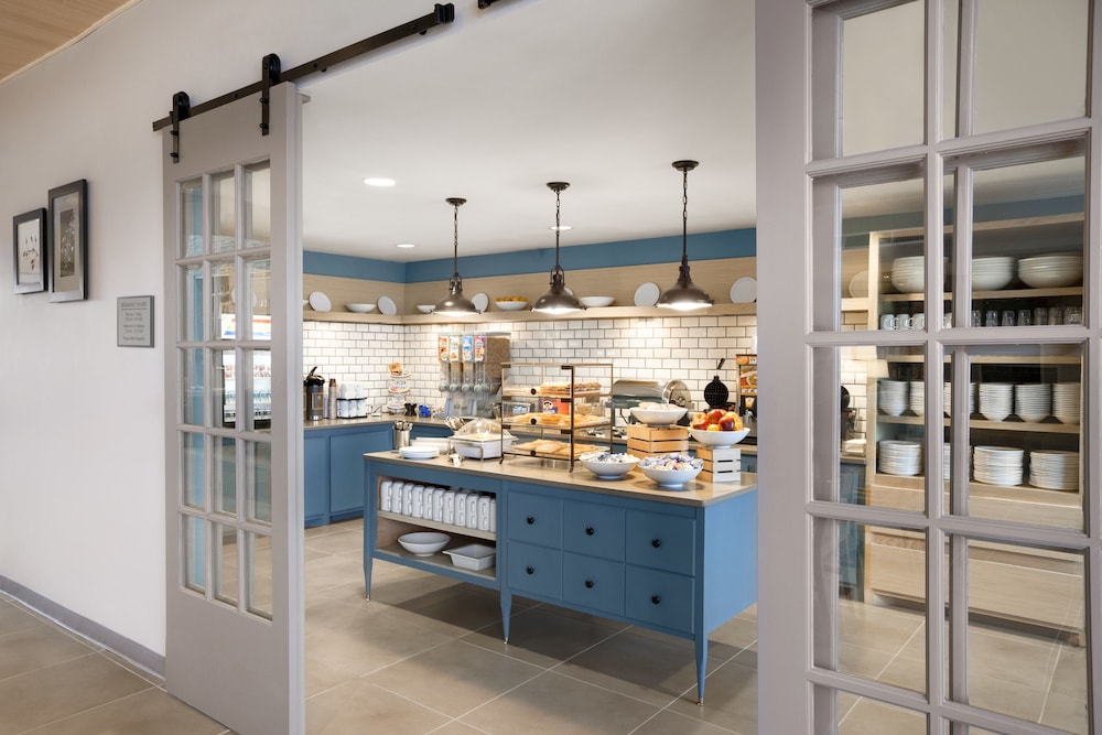 Country Inn & Suites by Radisson Lubbock Southwest, TX 28/39