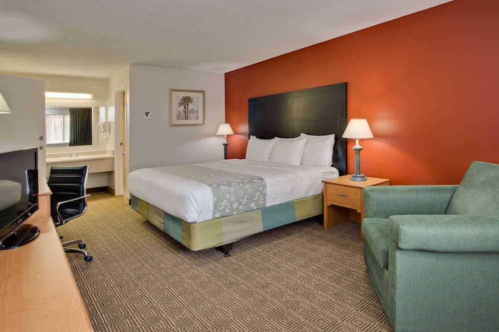 La Quinta Inn by Wyndham Tampa Near Busch Gardens 32/66