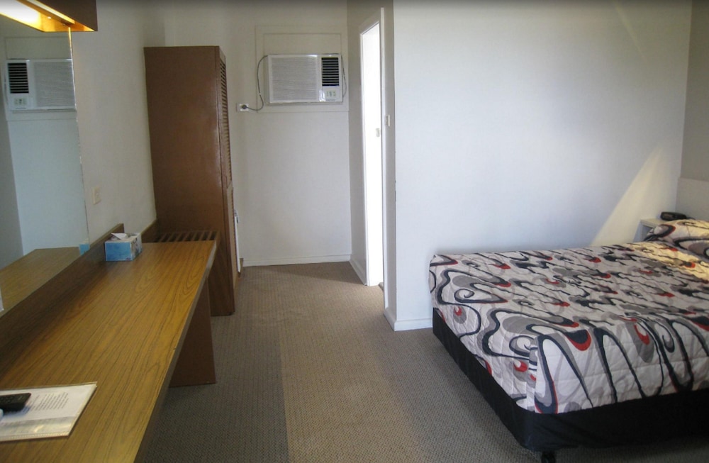 Country Lodge Motor Inn 16/50