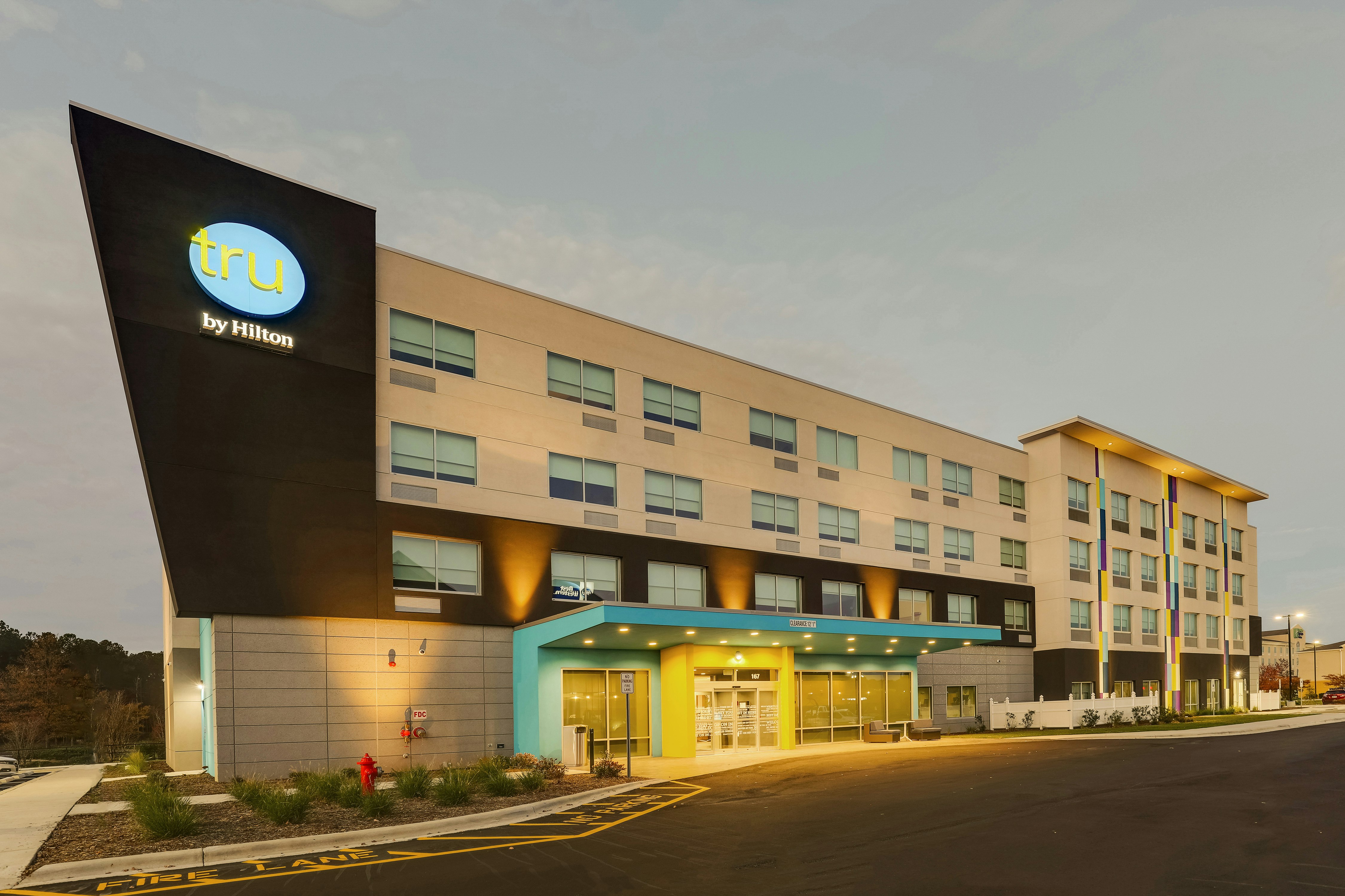 Tru by Hilton Smithfield I-95 3/48