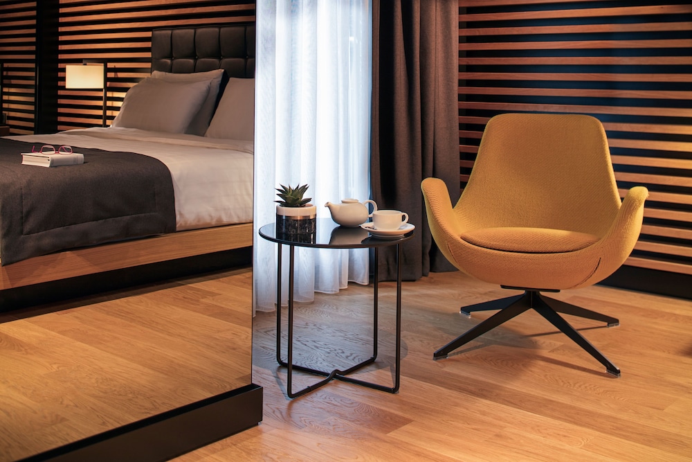 METROPOLITAN HOTELS BOSPHORUS 45/75