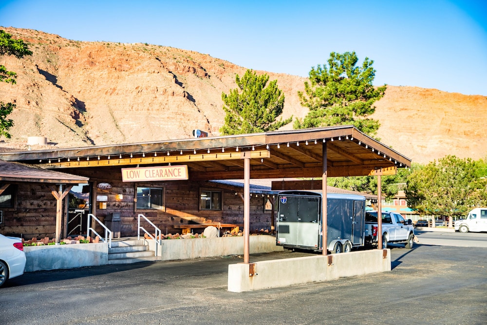 Red Stone Inn 33/44