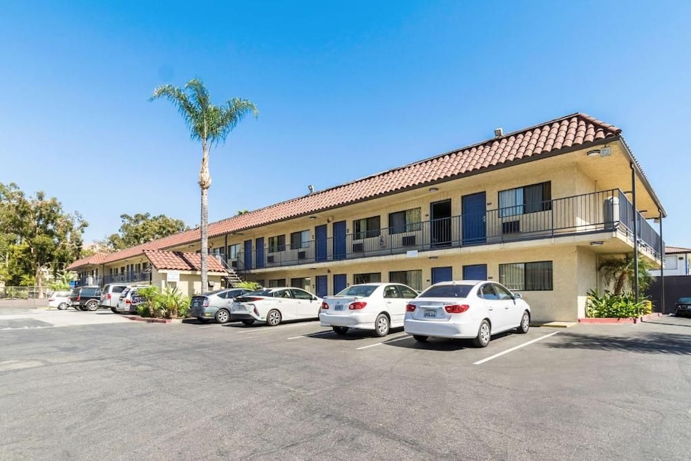 Motel6 Riverside, CA - UCR East 50/57