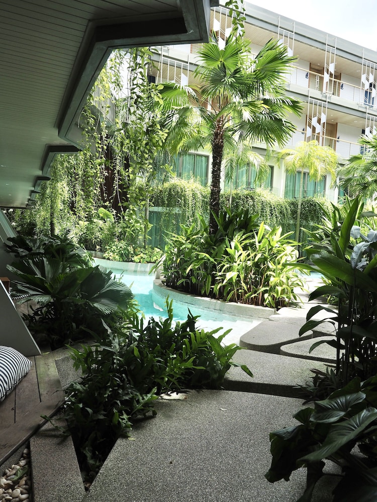 Panwaburi Beachfront Resort 36/50