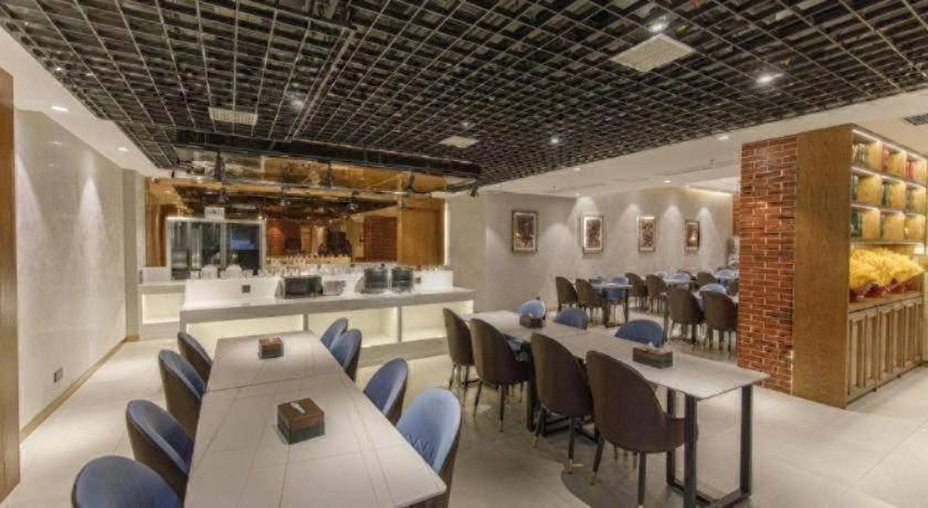 James Joyce Coffetel (Tianjin Railway Station) 46/54