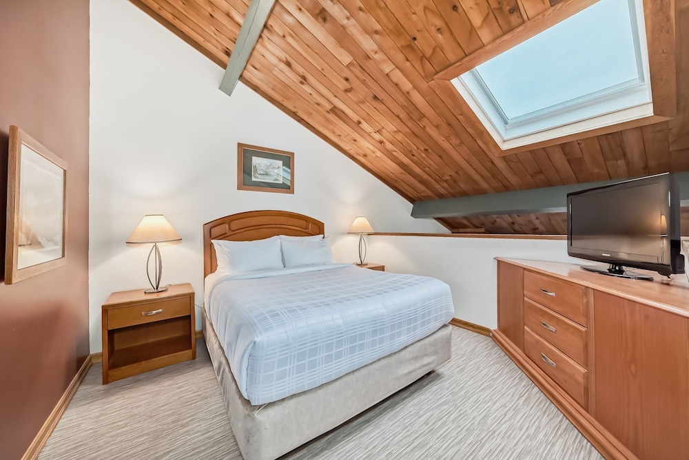 Loft, Suite, Queen Bed, Sofa