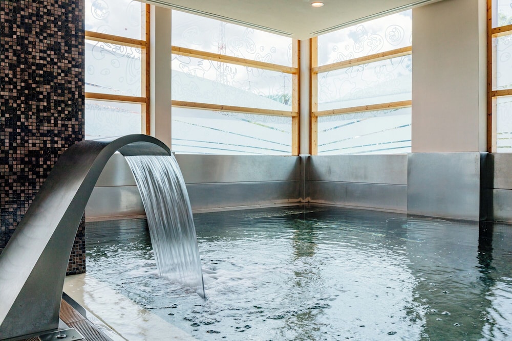 swimming pool spa