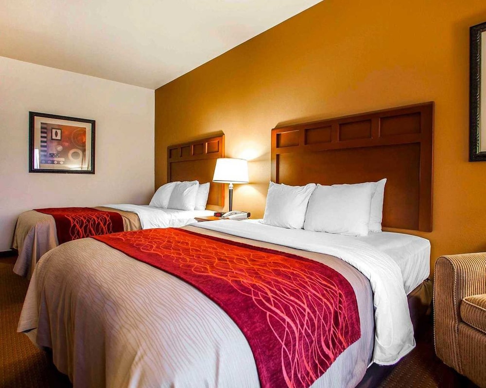 Comfort Inn & Suites Grinnell near I-80 18/32