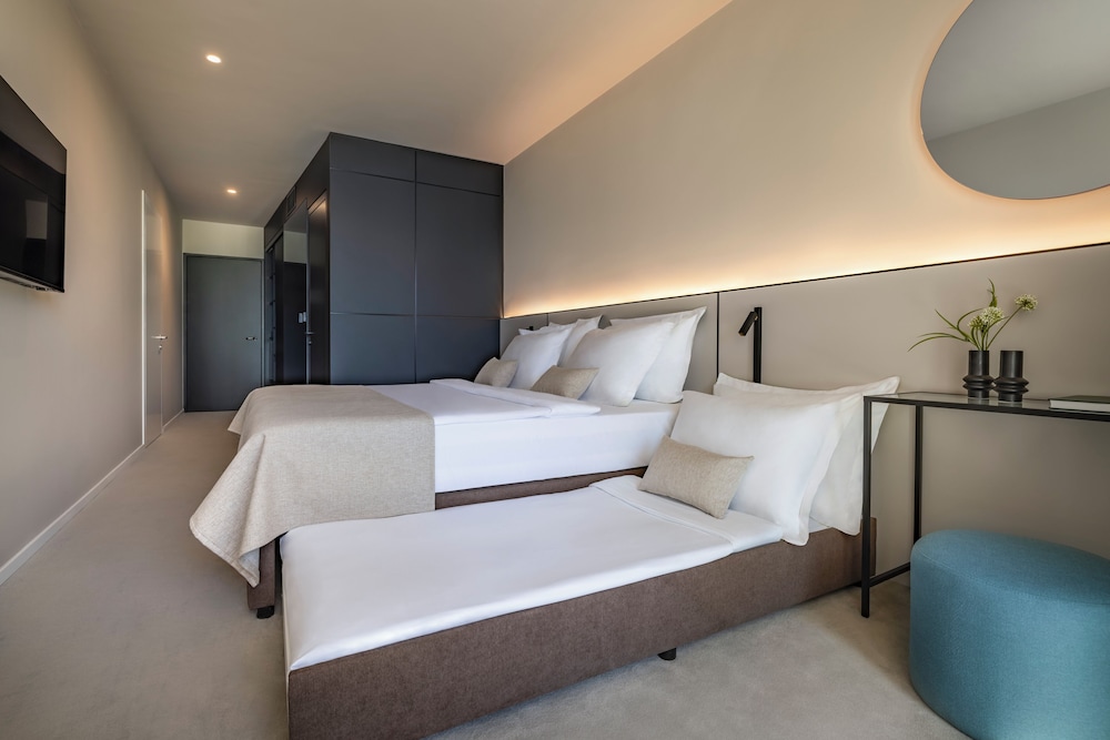 Secret, Twin Beds