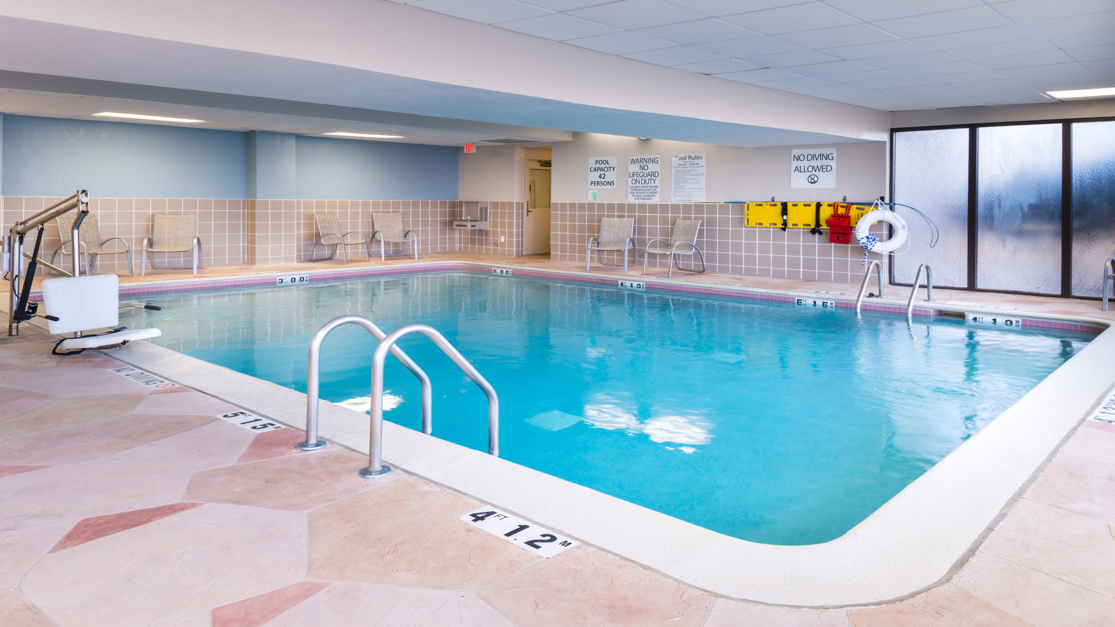 Holiday Inn Hotel Suites Warren 26/53