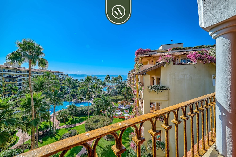 Velas Vallarta Suites Resort All Inclusive 11/99