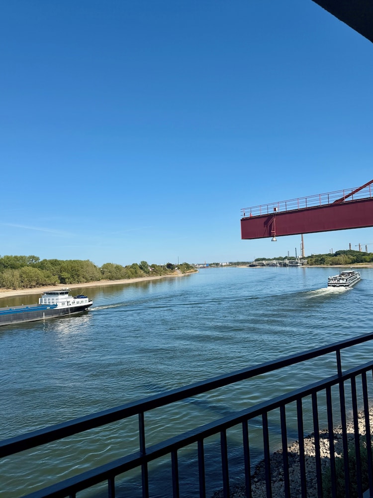 Hotel Am Rhein Wesseling 55/64