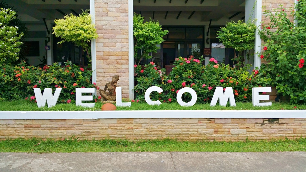 Nana Buri Hotel 37/38