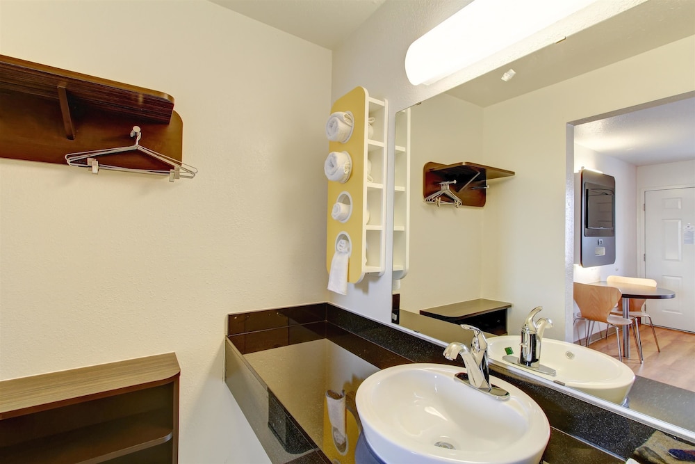 Motel6 Amherst, OH - Cleveland West - Lorain 25/41