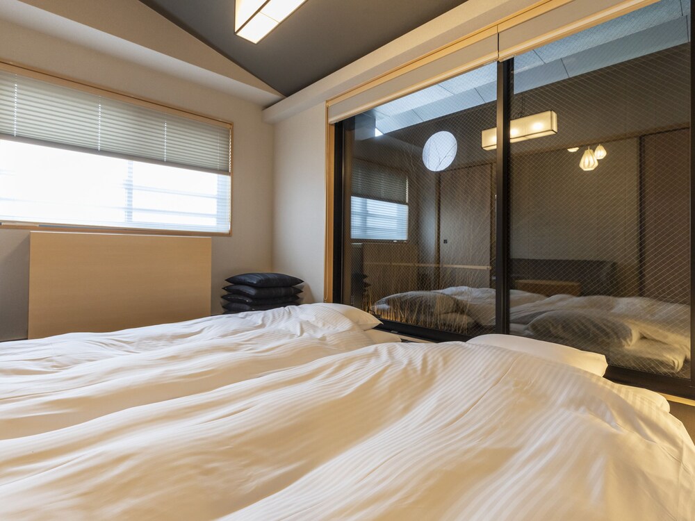 SUITE, KITCHEN