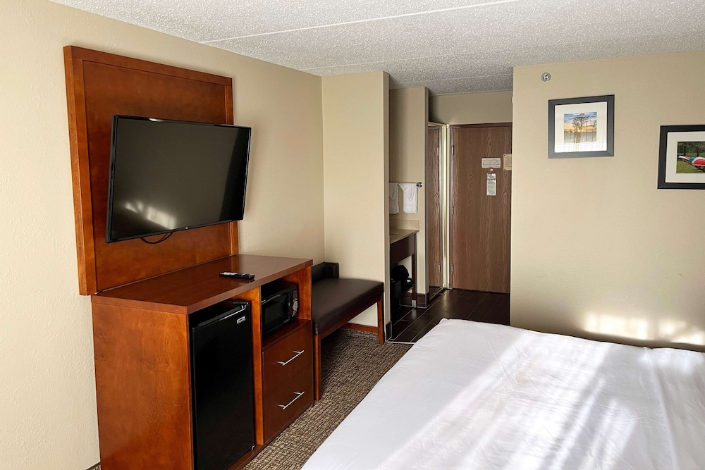 Wingate by Wyndham Clearfield 11/25