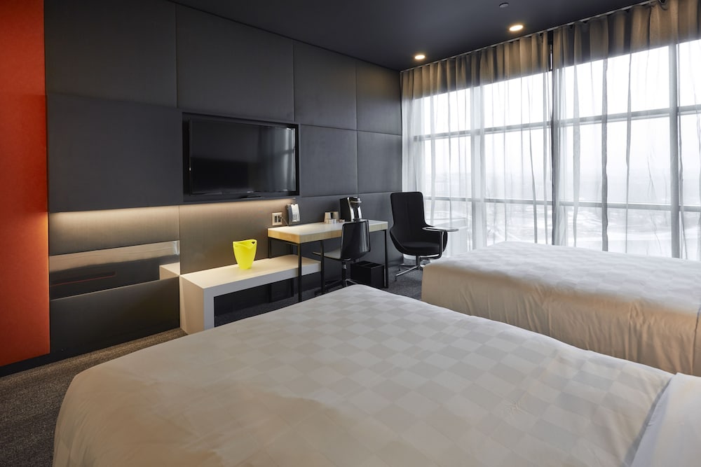 Alt Hotel Calgary East Village 11/36