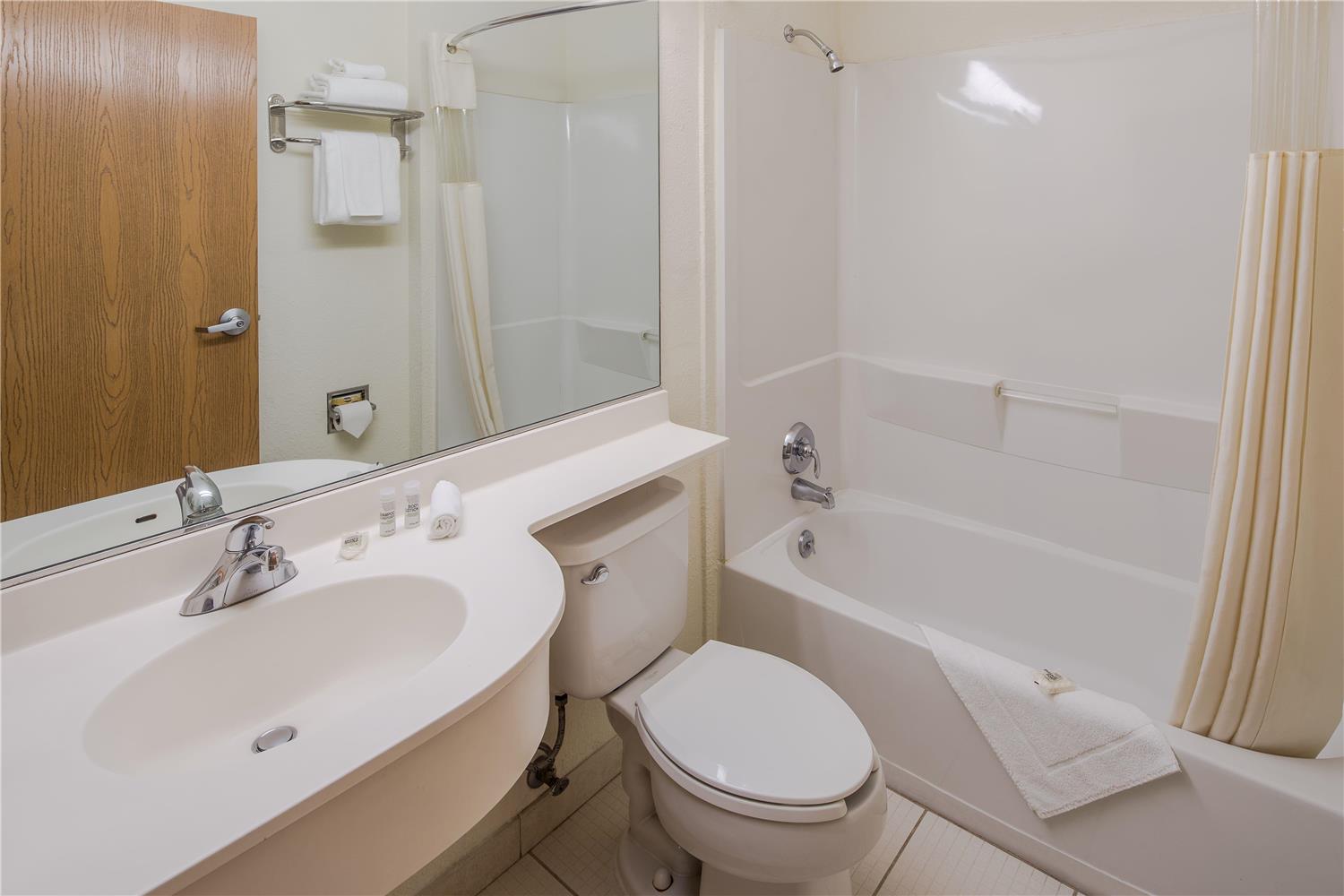 Microtel Inn & Suites by Wyndham Culiacan 55/56