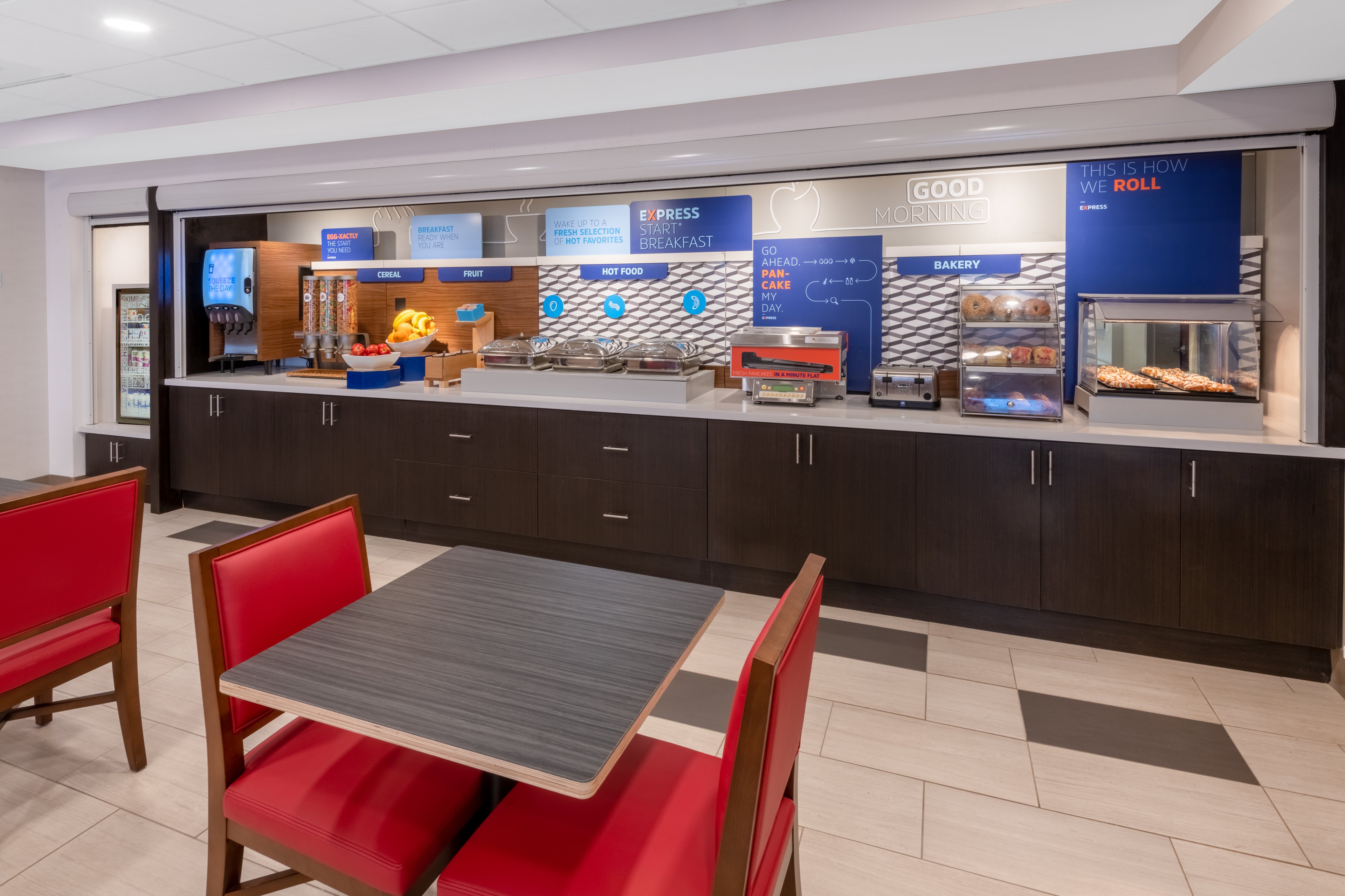 Holiday Inn Express Colorado Springs(Airport) 44/55