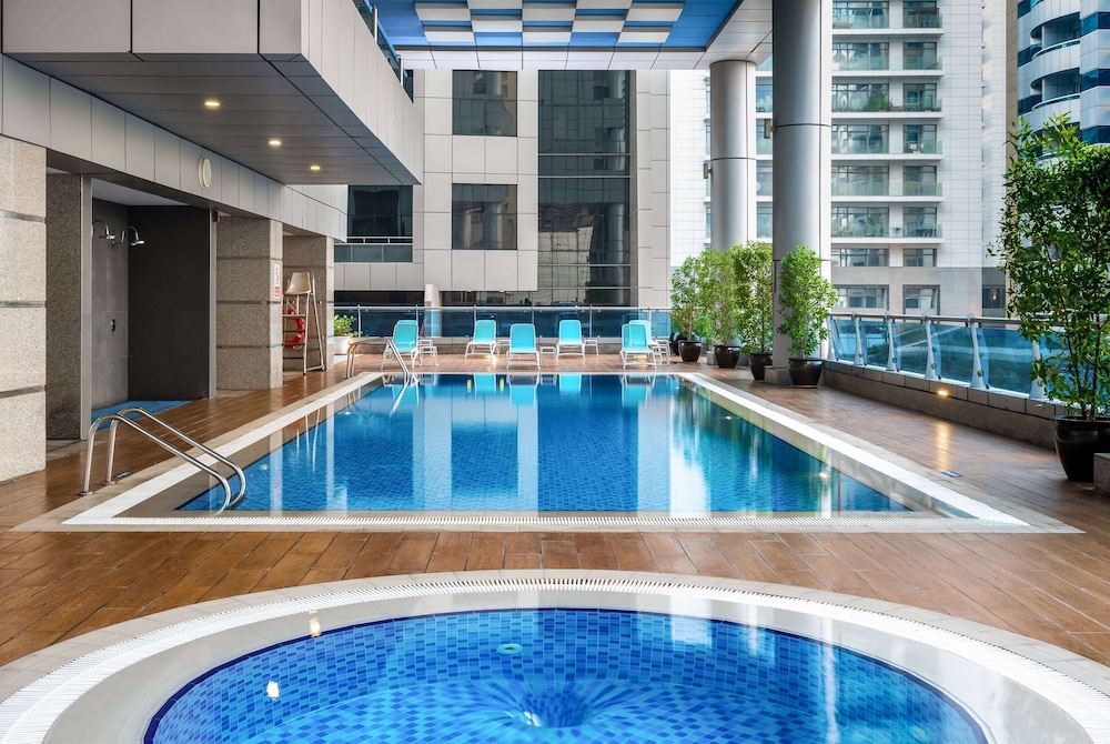 swimming pool spa