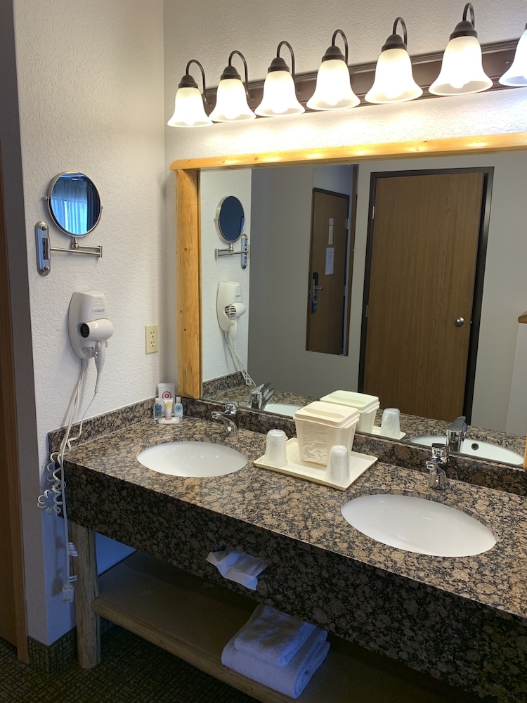 Antler Lodge 10/40