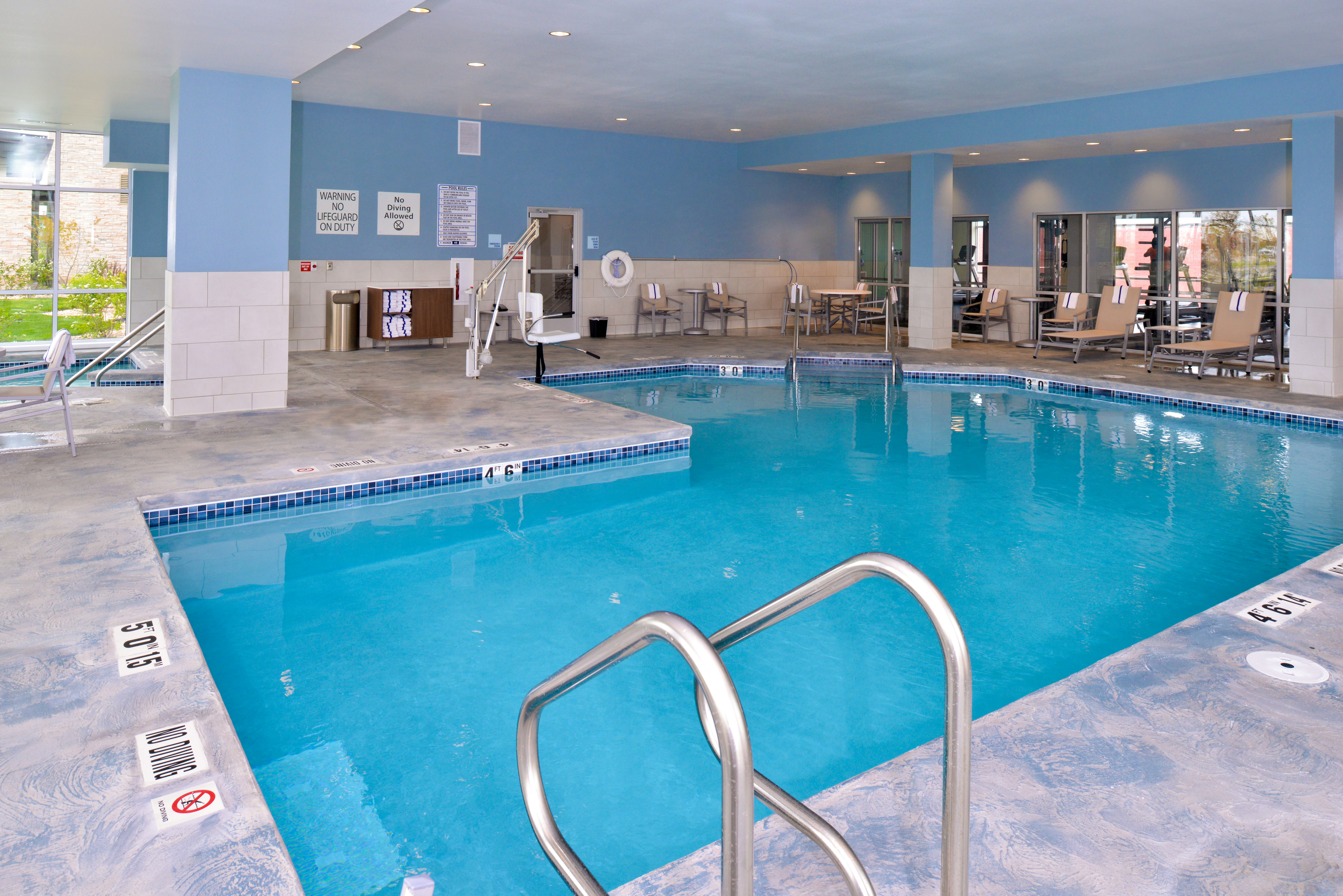 Holiday Inn Express And Suites Madison 45/65