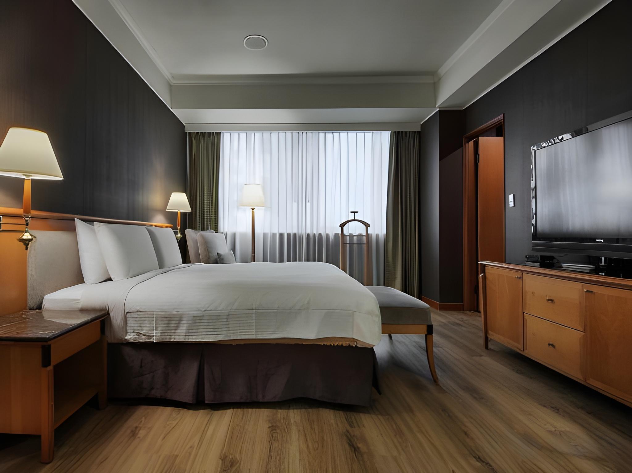 Carlton, Suite
