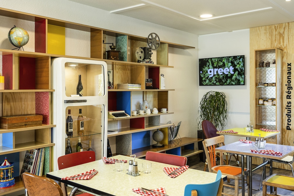 restaurant cafeteria