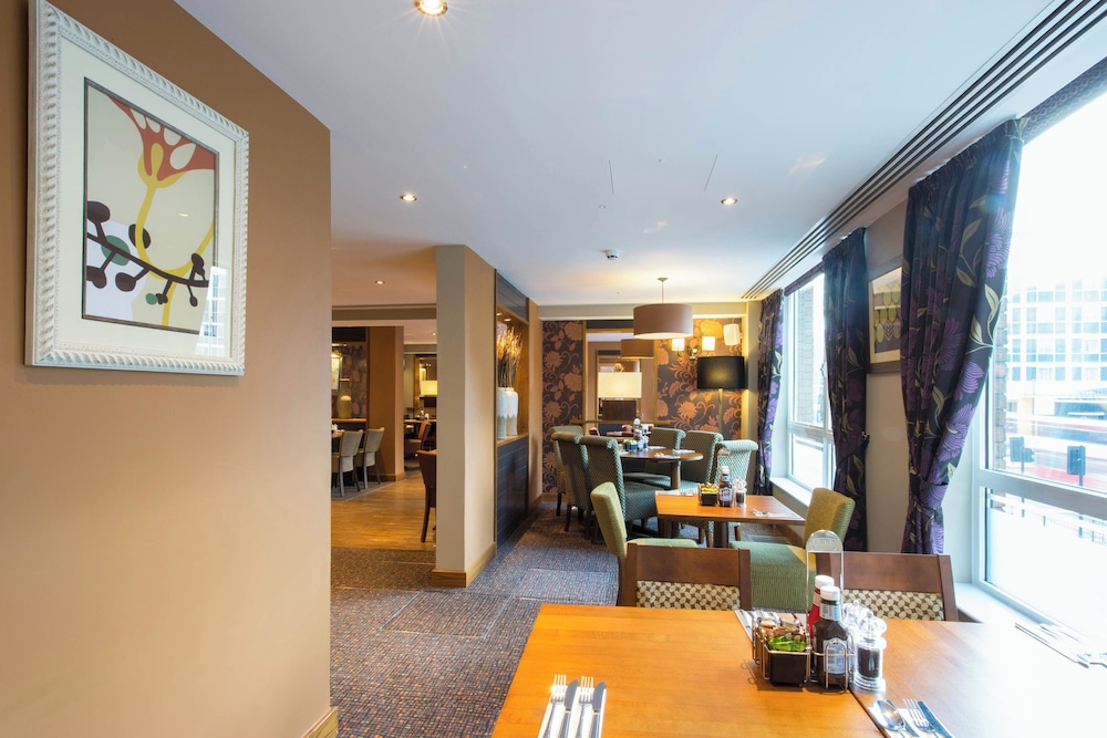 Premier Inn London St Pancras Hotel 33/55