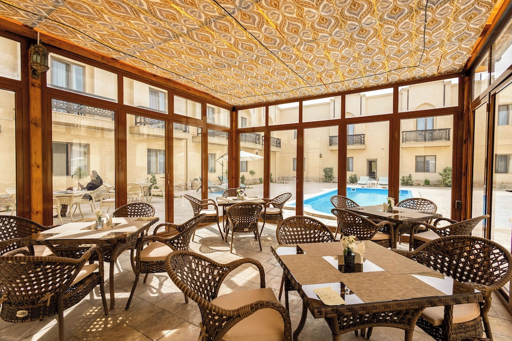 Khan Hotel 34/48