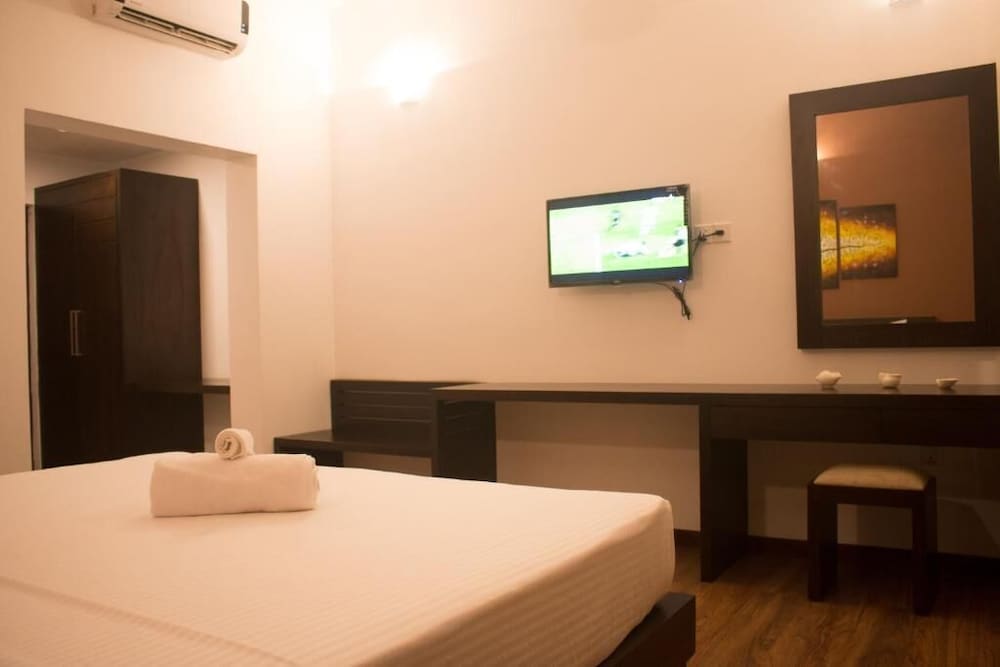 The Suite 262 16/50